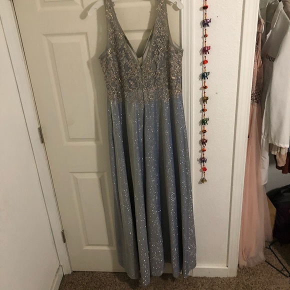 New prom dress never worn due to COVID - Picture 2 of 4